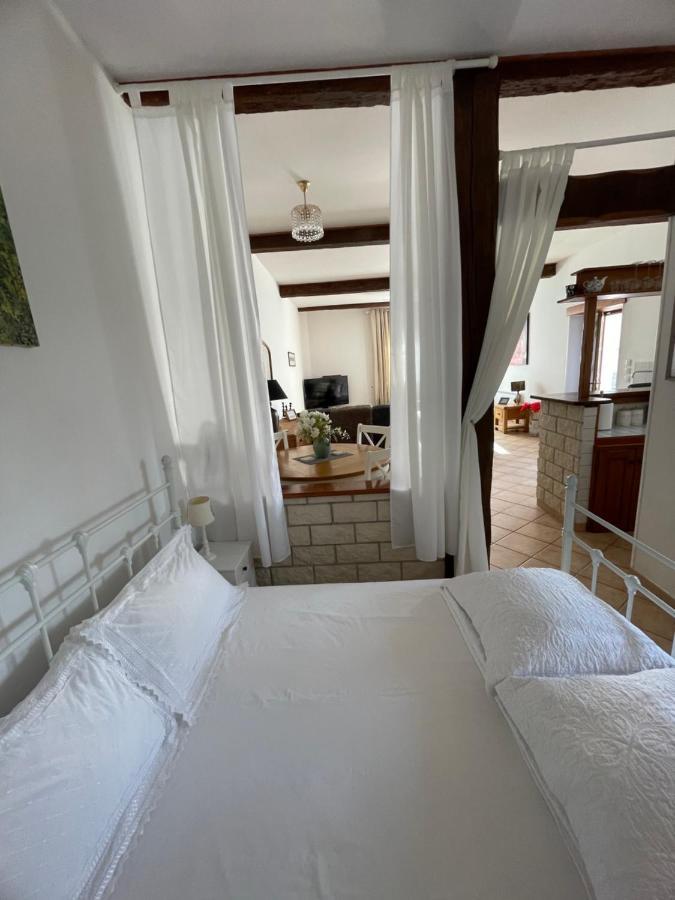 Gite D'Ecosse Apartment Azille Bagian luar foto