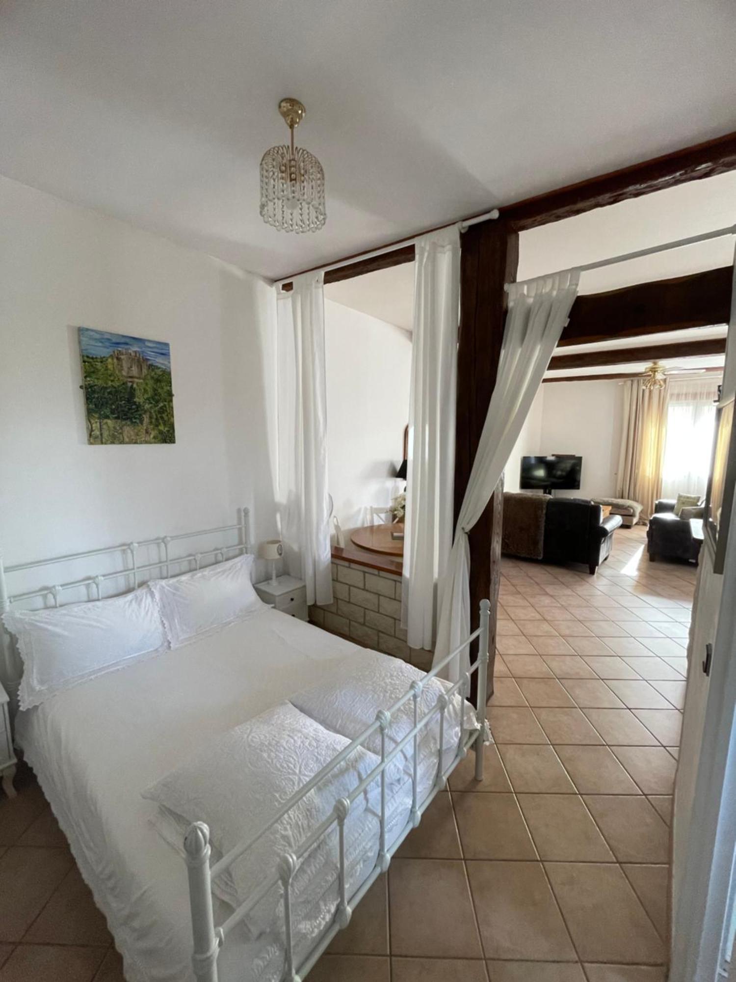 Gite D'Ecosse Apartment Azille Bagian luar foto